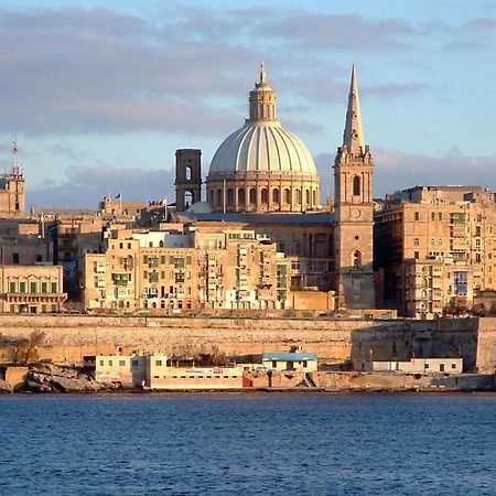 Spacious Apartment Steps To The Promenade Sliema Extérieur photo
