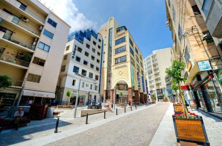 Spacious Apartment Steps To The Promenade Sliema Extérieur photo