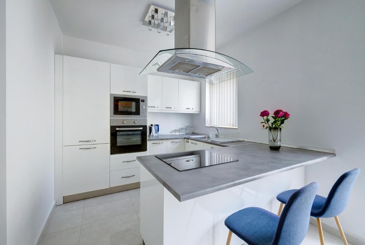 Spacious Apartment Steps To The Promenade Sliema Extérieur photo