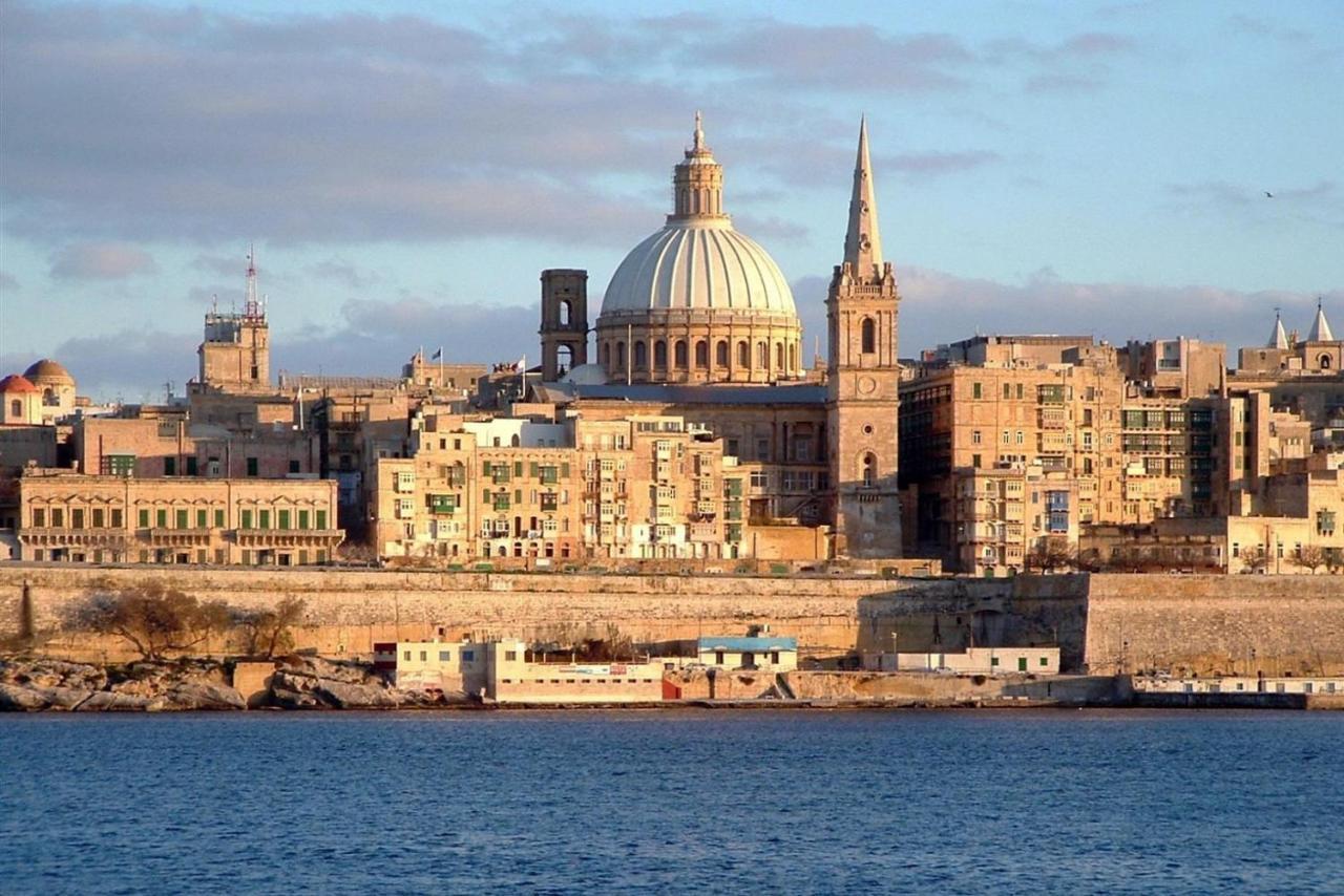 Spacious Apartment Steps To The Promenade Sliema Extérieur photo