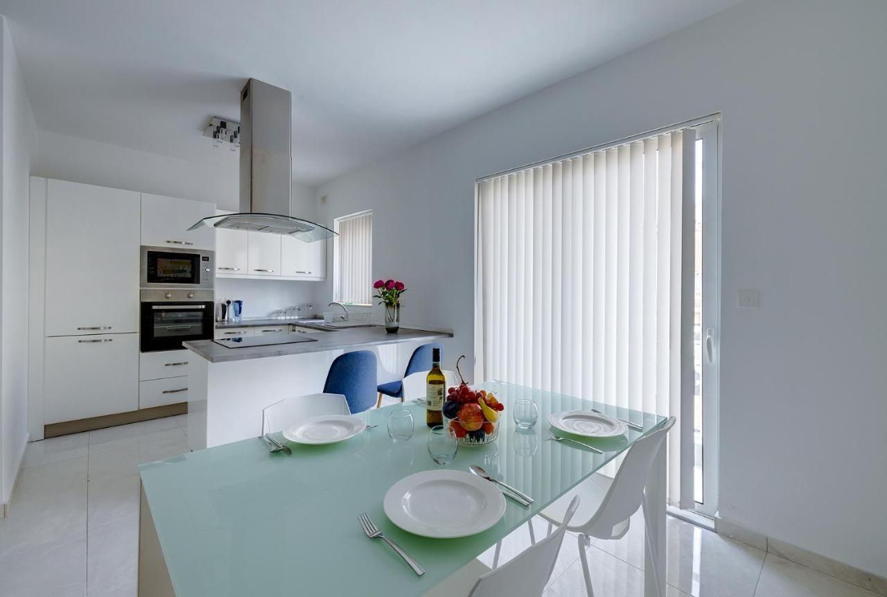 Spacious Apartment Steps To The Promenade Sliema Extérieur photo