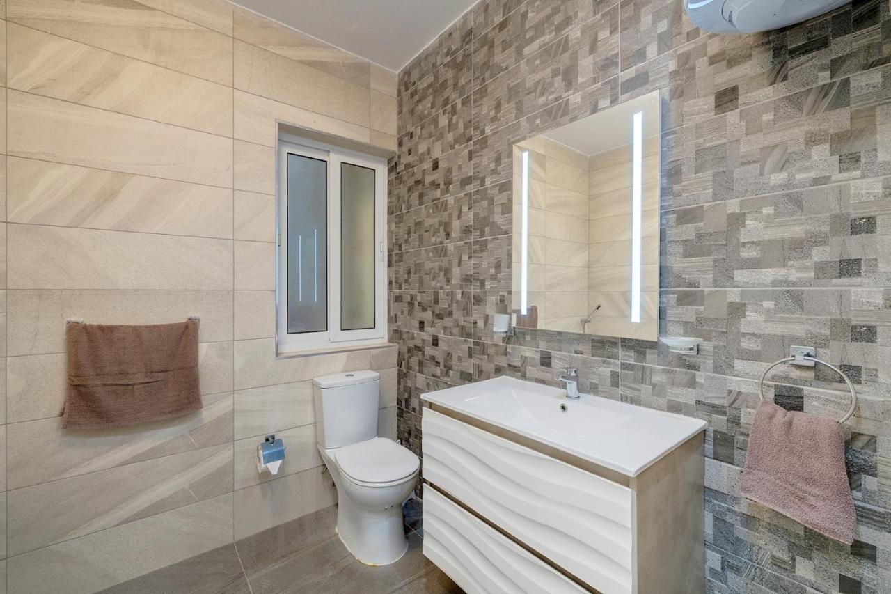 Spacious Apartment Steps To The Promenade Sliema Extérieur photo