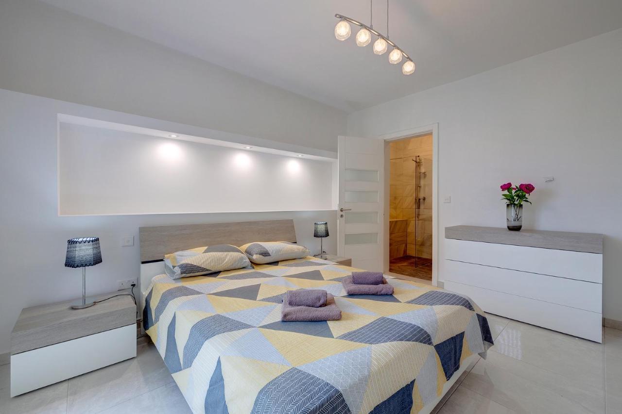 Spacious Apartment Steps To The Promenade Sliema Extérieur photo