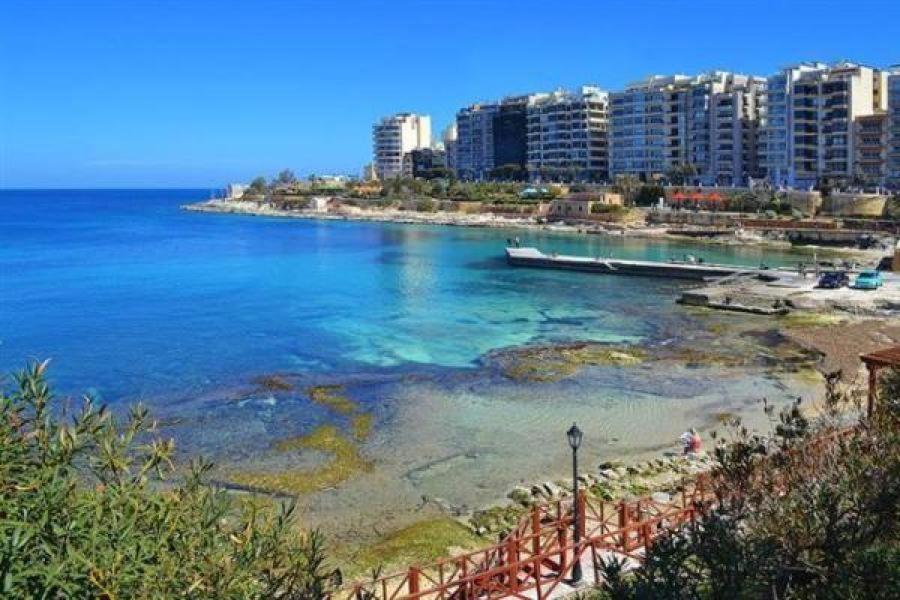Spacious Apartment Steps To The Promenade Sliema Extérieur photo