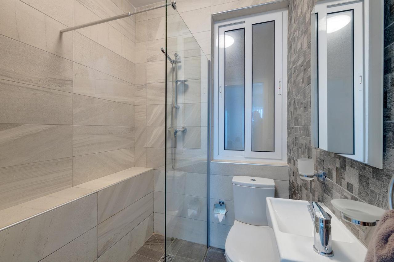 Spacious Apartment Steps To The Promenade Sliema Extérieur photo